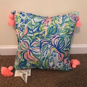 Lilly Pulitzer Throw Pillow. EUC